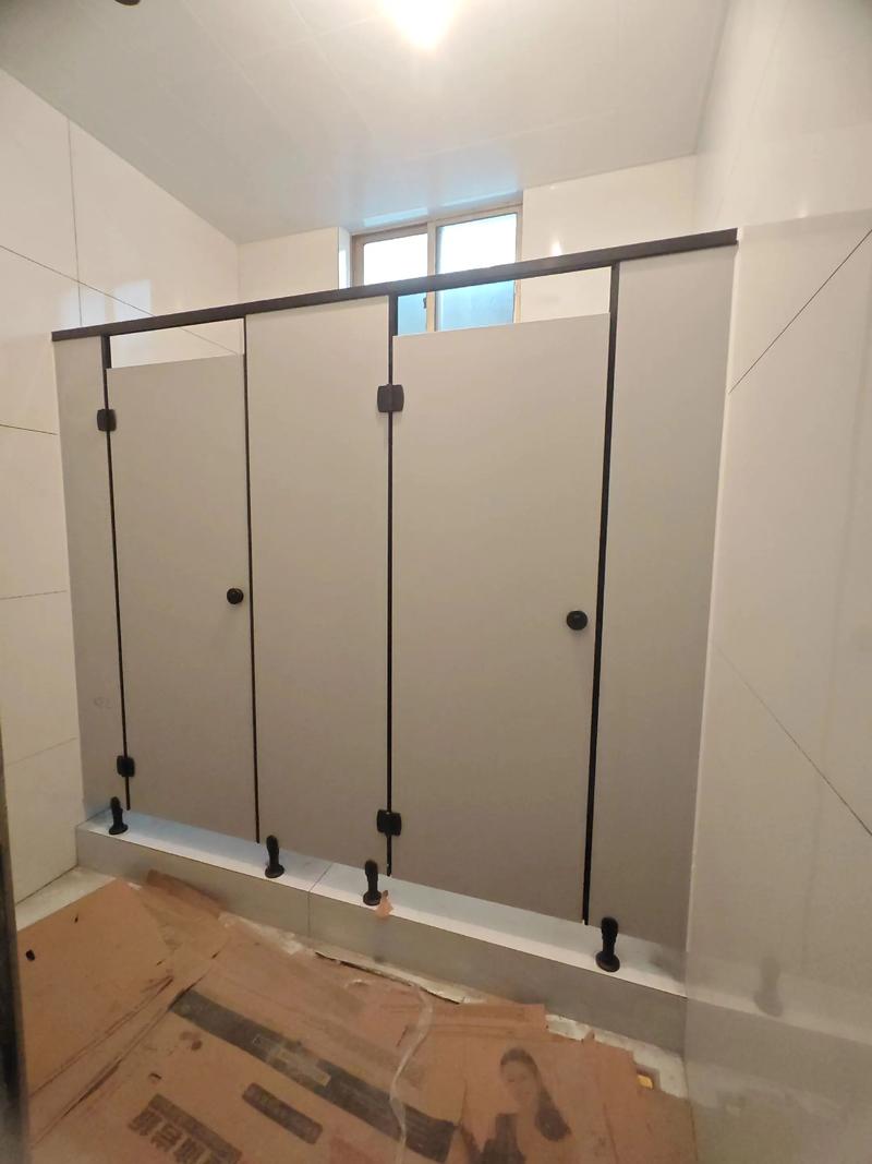 專業(yè)定制無錫公共衛(wèi)生間隔斷，打造安全、美觀、實用的空間