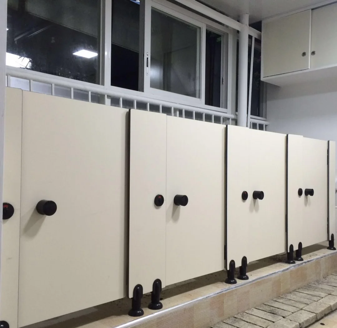 學(xué)校衛(wèi)生間隔斷 環(huán)保防潮，守護(hù)學(xué)生安全