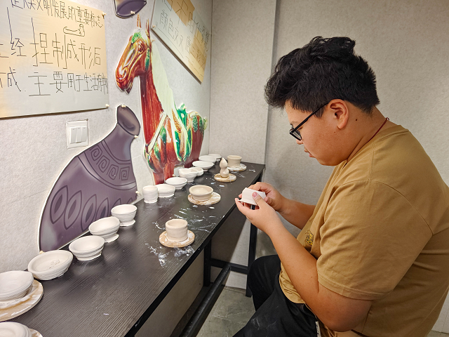 當(dāng)指尖泥土遇上跨界靈感 陶藝工坊打造異課活動新體驗